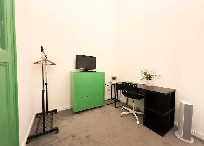 Cozy Downtown 2Br Ground Fl Apt - Green Piano