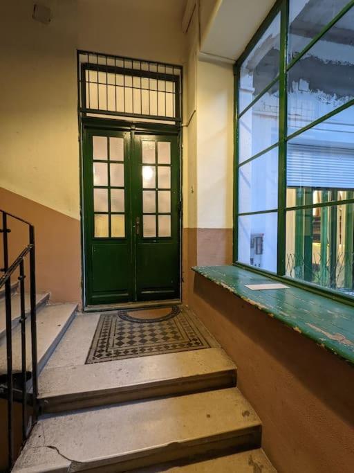 Cozy Downtown 2br Ground Fl - Piano Апартаменты