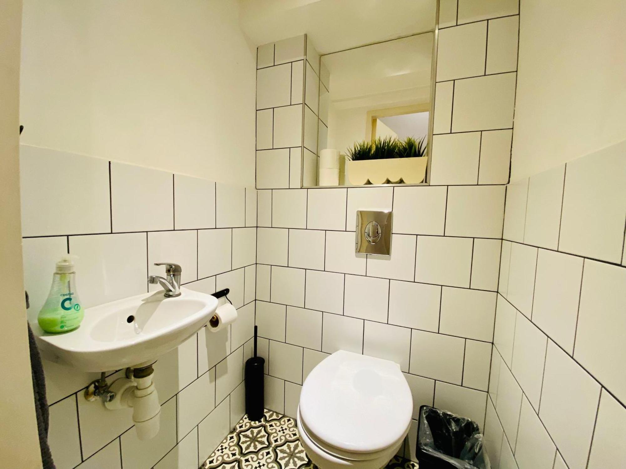 Cozy Downtown 2br Ground Fl - Piano Apartamento Budapest